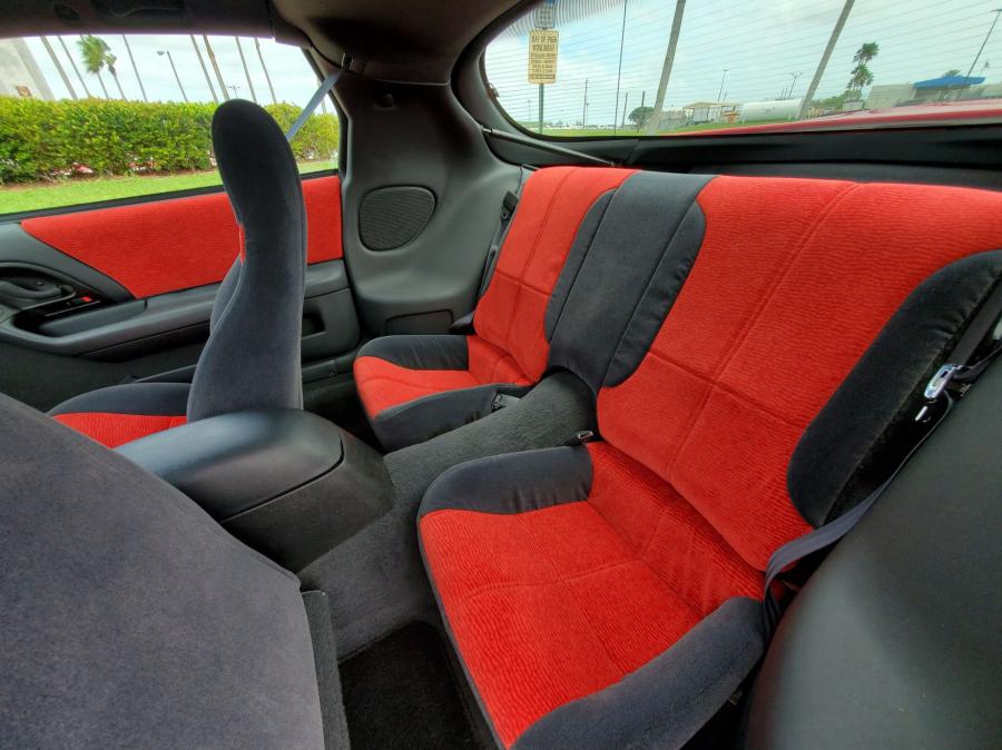 Интерьер Chevrolet Camaro SS (1710) 1996 года  (фото 68 из 101)